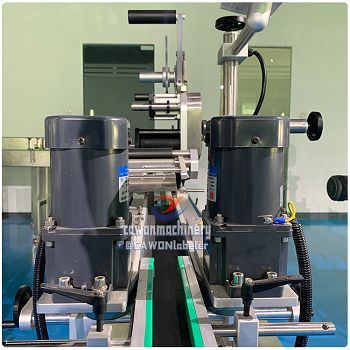 Carton labeling machine(001)