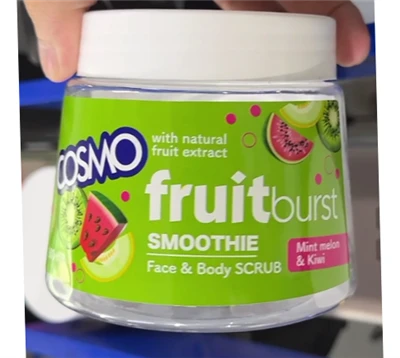 Etiketovací stroj pre kužeľové fľaše